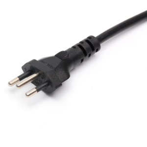Prise de courant industrielle robuste et fiable à trois conducteurs, norme brésilienne, de qualité hospitalière, en cuivre et PVC, pour alimentation générale - Product Image 6