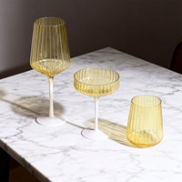 Ensemble de 4 verres à vin à pied long, à nervures verticales, en cristal sans plomb, coupe, gris fumé, écologique, pour la maison