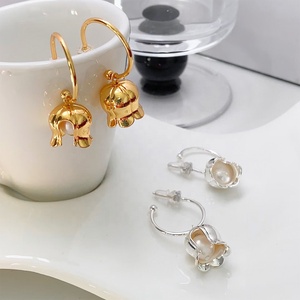 2024 bijoux vintage style français muguet boucles d'oreilles perle d'eau douce naturelle pétales dorés boucle d'oreille pour dame - Product Image 2