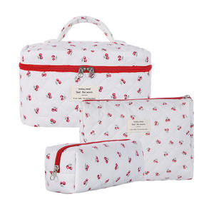 Logotipo personalizado venta al por mayor lindo 3 uds bolsa de <span class=keywords><strong>maquillaje</strong></span> conjunto acolchado Floral bolsa organizadora de cosméticos <span class=keywords><strong>para</strong></span> mujeres niñas - Product Image 1