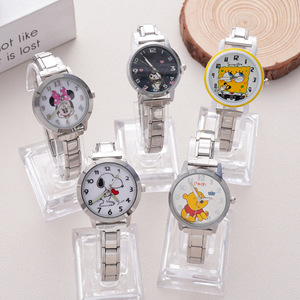 Montre en acier inoxydable Kuromi, style dessin animé, analogique, quartz, résistante à l'eau, épaisseur 7 mm, fermoir pliant, pour femmes - Product Image 1