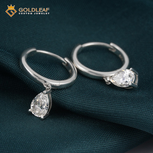 ต่างหูทรงหยดน้ำประดับมอสซาไนต์ทรงลูกแพร์หรูหราเคลือบทองคำขาว เงินแท้ S925 ดีไซน์เก๋สำหรับผู้หญิงและเด็กผู้หญิง - Product Image 3