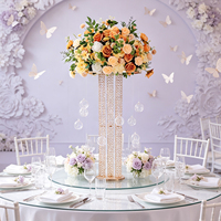 Support de centre de table haut doré avec boule de cristal et porte-fleurs pour la décoration de table de réception de mariage, banquet ou événement
