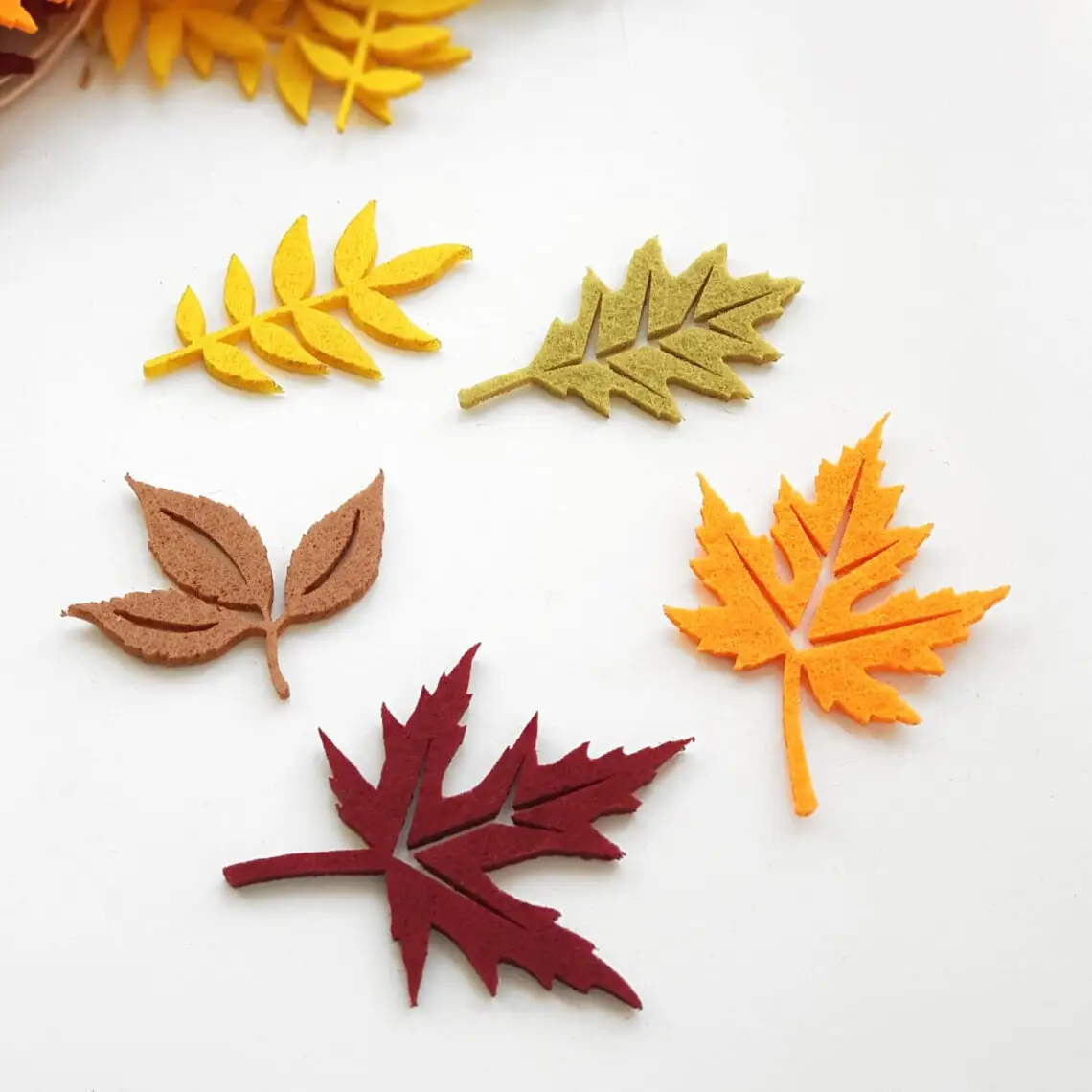 Decoración de otoño, hojas de fieltro, hojas de fieltro cortadas con láser, organizaciones de otoño, hojas naranjas, amarillas y verdes