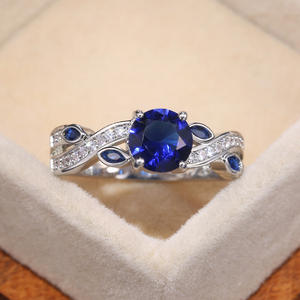 แหวนแซฟไฟร์ผู้หญิง F183 รูปไข่ พลอยธรรมชาติ ประดับเพชรแบบหนามเตย แหวนแฟชั่นสำหรับหมั้น - Product Image 6