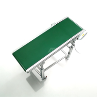 Convoyeur à bande plate inclinable à vitesse réglable AST, section d'alimentation horizontale personnalisable, pièces de décharge pour machine de moulage par injection