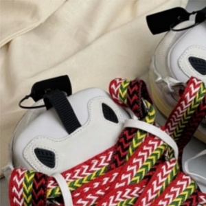 Vente directe d'usine de chaussures décontractées de luxe à bout rond, respirantes et tendance, en plusieurs couleurs, avec lacets, style skate. - Product Image 3