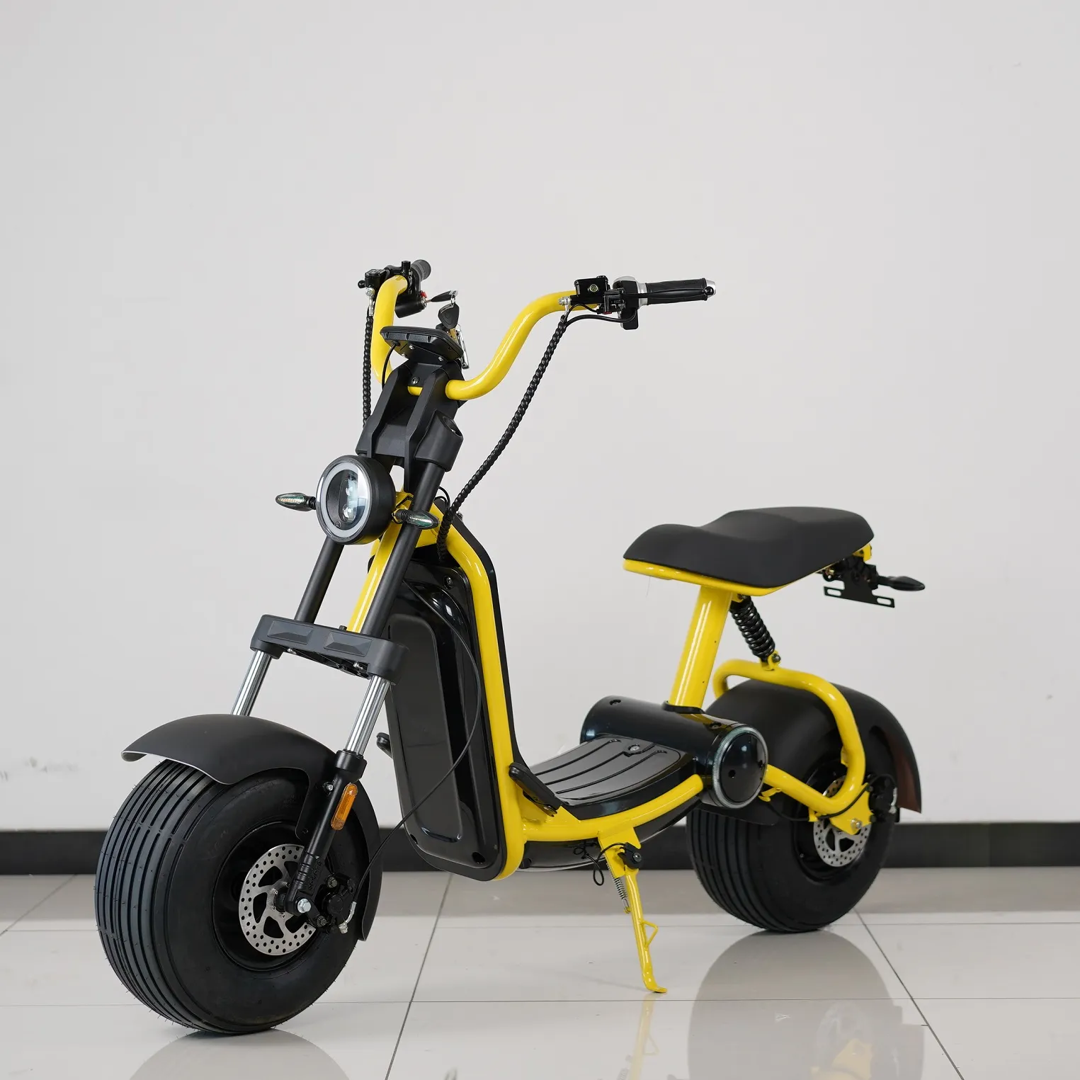 Off Road Golf Course 60v 12ah 20ah Battery 2000w Motor Powerful Three Wheel Electric Scooter Trike