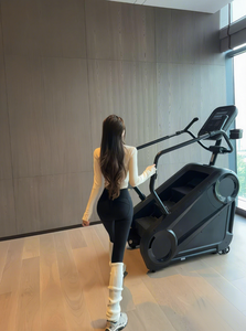 เครื่องปีนบันไดไฟฟ้าปรับระดับได้ SK Commercial Electric พร้อมหน้าจอสัมผัส อุปกรณ์ออกกำลังกายคาร์ดิโอสำหรับศูนย์ฟิตเนส - Product Image 4