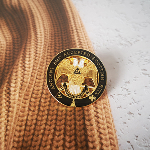 Vergulde vrijmetselaars-reversspeld BLM26 |   3,2 cm dubbelkoppige adelaar vrijmetselaarsbadge |   Premium zakelijke & broederlijke accessoires - Product Image 4