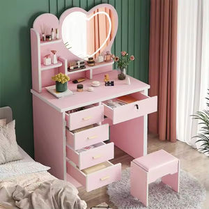Glamoroso Set de Maquillaje con Espejo Iluminado en Forma de Corazón, Mesa de Maquillaje Moderna y Taburete para Dormitorio - Product Image 1