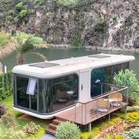 Maison capsule moderne entièrement meublée, pod modulaire démontable avec salle de bain pour projet hôtelier de station balnéaire