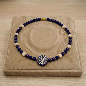 Collier Bohème Fait Main en Verre Perlé Géométrique avec Fermoir Plaqué Or, Design Bleu et Blanc, Bijou Unisexe pour Fête, Écologique - Product Image 2