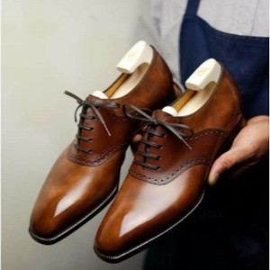 Zapatos de vestir de cuero personalizados de diseñador con cordones, punta redonda, de alta gama para hombre, zapatos de cuero transpirables que aumentan la altura, de lujo. - Product Image 1