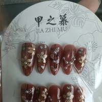 Uñas Acrílicas JIAZHIMU de Cobertura Total, Diseño 3D Pintado a Mano en Blanco con Detalle Rojo de Estilo Rápido