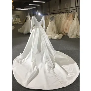 百怡婚纱厂流行白色长袖高领a线简约缎面婚纱D18085