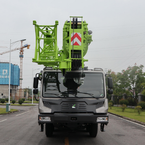 Grue mobile sur camion ZTC350H552 de 35 tonnes à 5 flèches à haut rendement de Chine, avec patins de stabilisation - Product Image 5