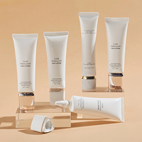 Tube souple en plastique de luxe vide à long bec verseur avec un nouveau bouchon triangulaire unique pour le nettoyant visage et la crème pour les mains
