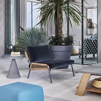 Ensemble de trois pièces en rotin tressé de style nordique avec table à thé et chaises pour balcon, jardin, terrasse et cour