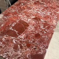 Dalles polies en marbre Rosso Levanto rouge foncé avec veines blanches pour carrelages intérieurs, plans de travail, escaliers dans les villas et les appartements