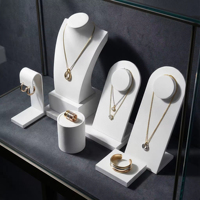 Ensemble de supports de présentation de bijoux en forme de cube pour boucles d'oreilles, colliers, bracelets – Élégant et réglable