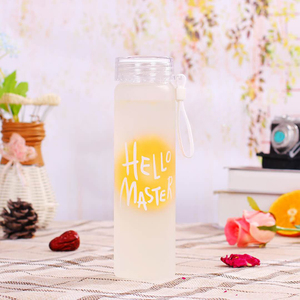 Vaso Moderno de Vidrio Esmerilado con Degradado de 400 ml, con Impresión de Letras, Portátil, con Tapa y Cordón - Product Image 4
