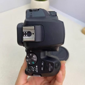 Appareil photo numérique d'occasion 250D 24MP sans miroir pour débutant - Product Image 2