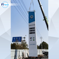 Auvent de station-service personnalisé avec structure en acier, toit en acier coloré, façade en acrylique, panneau en aluminium, éclairage LED, enseigne en pylône