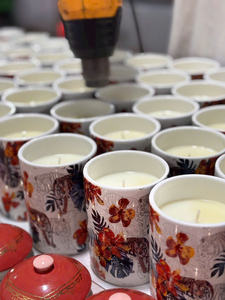 Tarro de vela de cerámica perfumada de lujo al por mayor de OEM con logotipo privado personalizado al mejor precio para uso festivo - Product Image 5