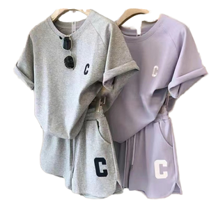 Ensemble de sport deux pièces pour femme : haut uni à manches courtes et short à cordon de serrage pour l'exercice - Product Image 1