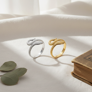 Verstellbarer Offener Edelstahlring für Frauen Personalisierter Schlangenförmiger Nischen-Fingerring aus Titanstahl - Product Image 1