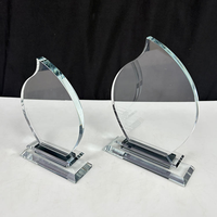 Prix du trophée en cristal de plaque en forme de flamme vierge avec base noire