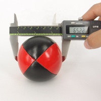 Bas prix en vrac 4 panneaux boule de jonglage en cuir PU balle de jonglage anti-stress pour cirque magique débutant enfants jouant jouet