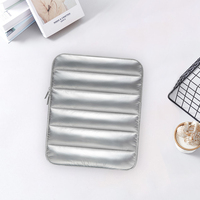 Housse d'ordinateur portable en tissu matelassé argenté métallisé 13 14 15 16 pouces, étui de protection, logo personnalisé, faible MOQ, sac d'ordinateur léger