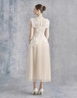 Nouvelle arrivée, robe élégante et stylée à manches courtes avec décoration florale, robe en dentelle pour femmes, design vietnamien, robe de soirée