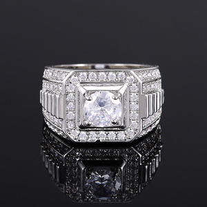 Anello di Lusso da Uomo Stile Europeo, Gioiello da Dito Audace per Uso Quotidiano, Feste, Appuntamenti, Regalo - Product Image 6