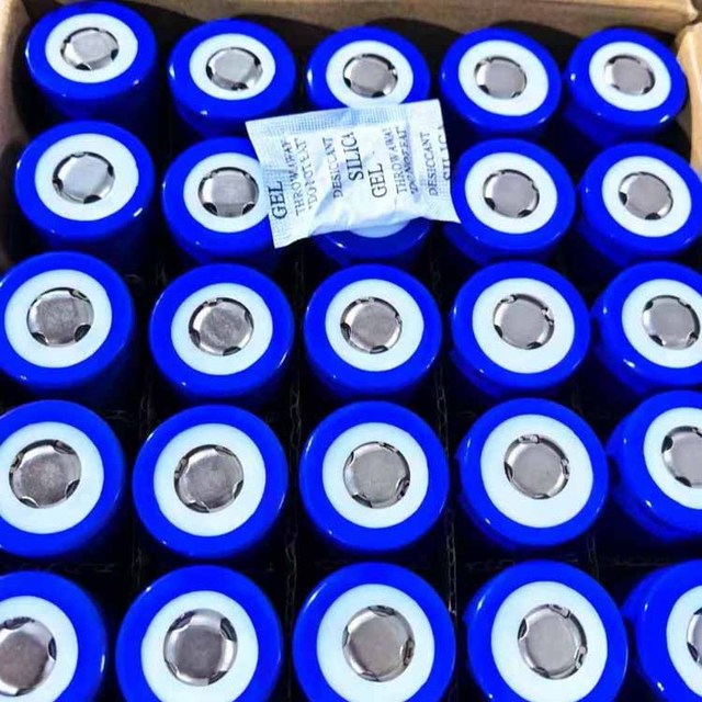Deep Cycle Solar Energy Storage 32700 32800 Solar Battery 3.2V 6000mah 6800mah 7000mah Lithium Ion Cylindrical Battery