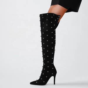 Bottes en daim à talons hauts pour femmes, grande taille 46, avec dessus large pour cuisses larges, bottes longues d'hiver avec rivets métalliques - Product Image 2