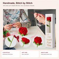 Boîte cadeau de roses artificielles en coton crocheté fait main Gtudkae, rose tricotée rouge éternelle, cadeau pour elle, maman, femme, petite amie, anniversaire