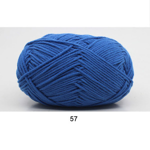 Alfombra de punto grueso de lana merino, acrílico y poliéster, con conos peruanos de mohair para fieltro y sin teñir. - Product Image 3