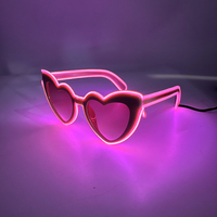 Lunettes Cœur Lumineuses Roses à LED Clignotantes pour Femmes – Accessoire Idéal pour Enterrement de Vie de Jeune Fille, Mariage, Future Mariée, Saint-Valentin