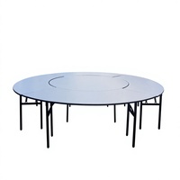 Table d'hôtel avec structure métallique et plateau en PVC, pliable et connectable, design moderne et minimaliste ; pour hôtels et événements ; compatible avec l'électricité