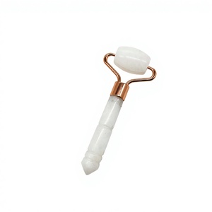 Rouleau de massage en jade blanc avec logo personnalisé, masseur facial pour les soins de la peau - Product Image 1