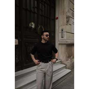 Camiseta Básica Negra 100% Algodón Orgánico, Gráficos Impresos en Serigrafía de Alta Densidad - Product Image 3