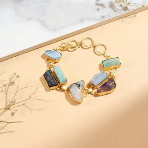 Pulsera de piedras naturales con acabado chapado en oro para mujer, hecha a mano, con múltiples piedras, estilo chunky, para fiestas. - Product Image 5