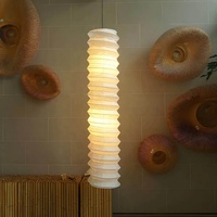 Lampe suspendue en papier de forme unique personnalisée avec grand abat-jour pour la lanterne en papier de la villa du salon
