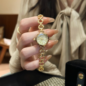 นาฬิกาข้อมือผู้หญิงทองคำขนาดเล็กสไตล์วินเทจ แบบโบราณ ใช้กลไกควอตซ์ - Product Image 3