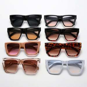 Lunettes de soleil carrées rétro transparentes marron tendance 2022 personnalisées avec rivets, style œil de chat pour femmes - Product Image 3