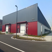 Entrepôt en structure métallique préfabriquée isolée, murs en panneaux sandwich ignifuges pour entrepôt frigorifique, utilisation en atelier industriel