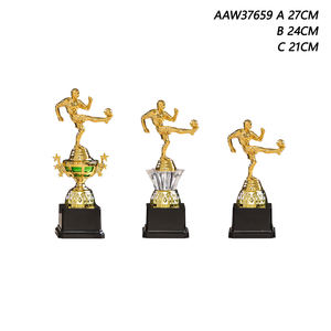 Premio de trofeo deportivo de plástico personalizado de fábrica de Elor con figura de jugador de fútbol para juegos de fútbol de adolescentes con base negra - Product Image 2
